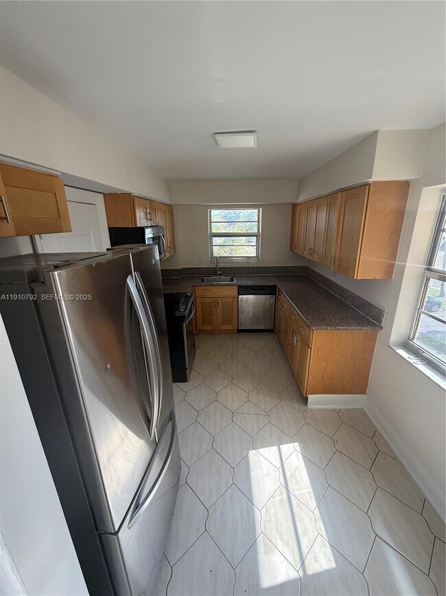 Building Photo - 1540 NE 191st St