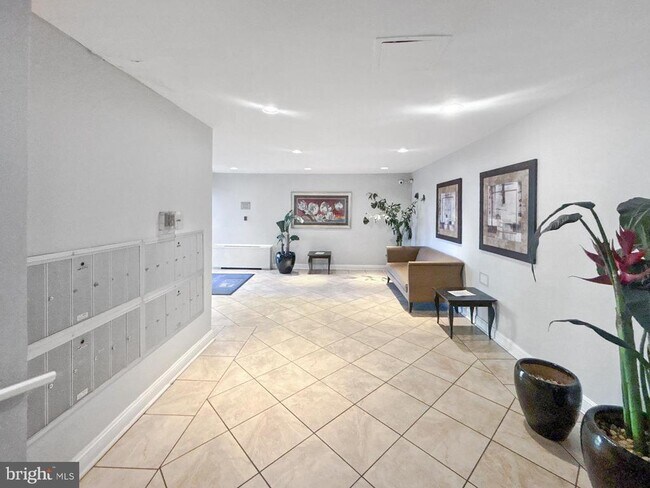 Building Photo - 1005 Chillum Rd