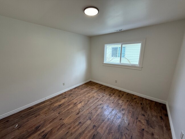 Building Photo - 611 Montana Ave