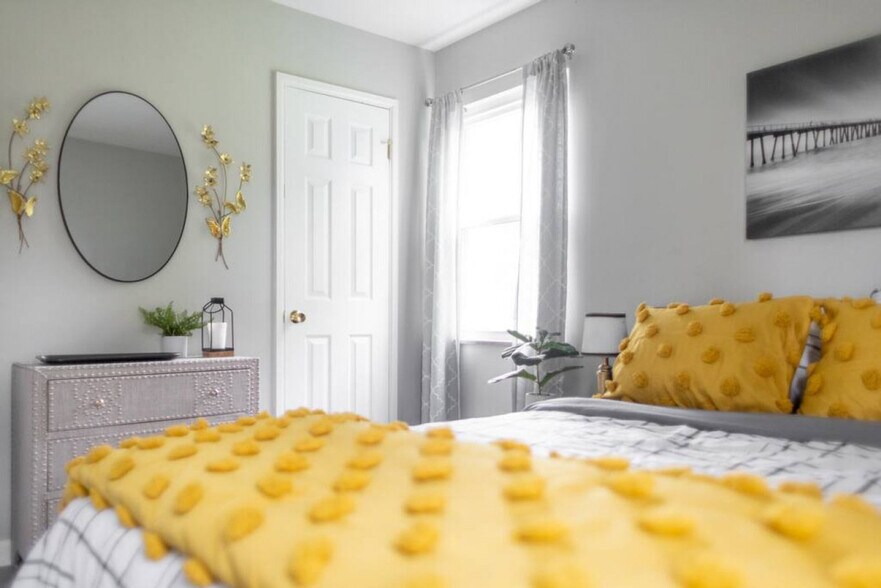 Building Photo - 19229 Pierce Dr