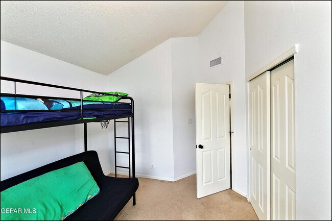 Building Photo - 10937 Northview Dr