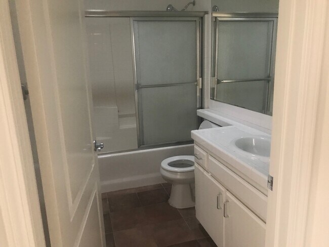 Building Photo - 6925 Baird Ave