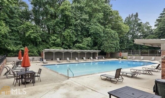 Building Photo - 3121 Colonial Way