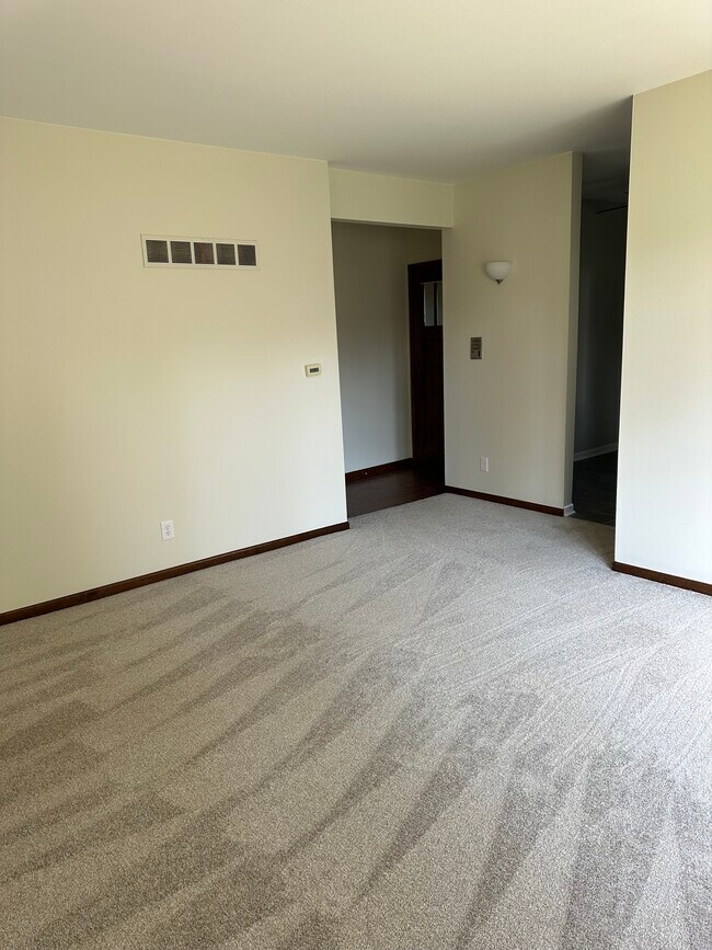 Family room view1 - 706 Chicago St