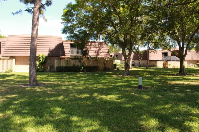 Building Photo - 716 7th Ln