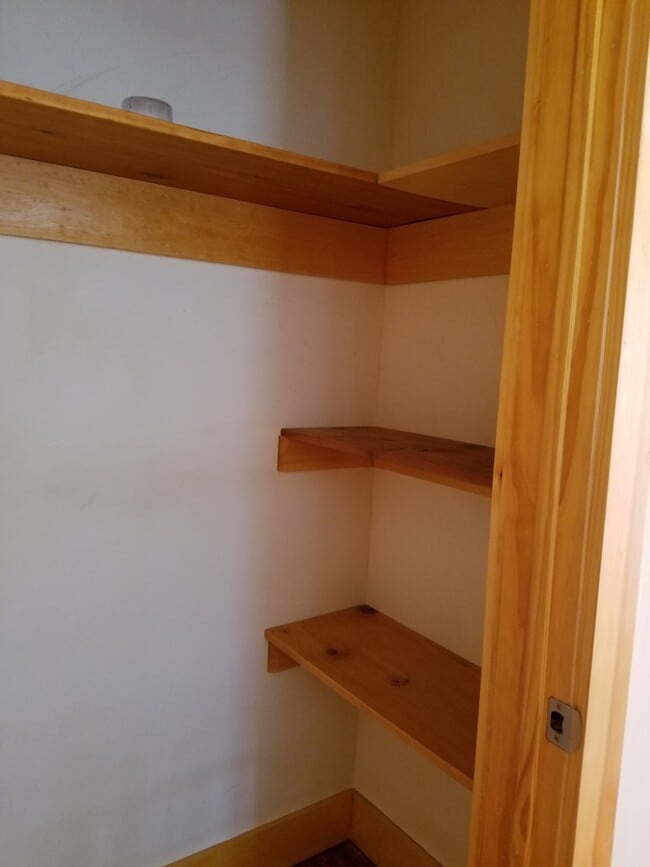 Building Photo - 143 Railroad Ave