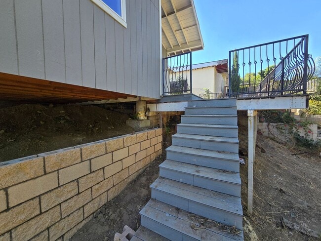 Building Photo - Beautifully Remodeled 3 Bed, 2 Bath Home f...
