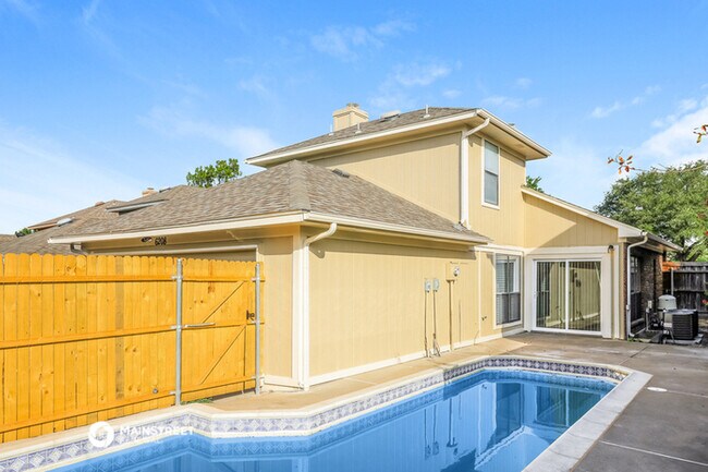 Building Photo - 6208 Los Altos Dr