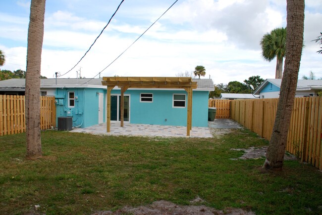 Building Photo - 406 Robalo Ct