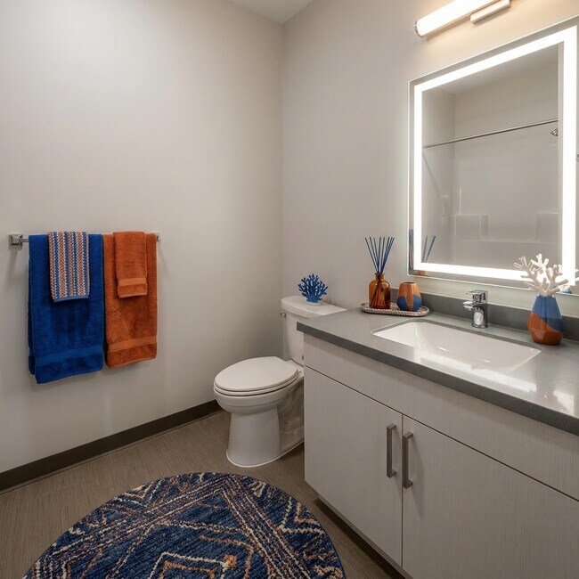 Building Photo - 409 Elm St