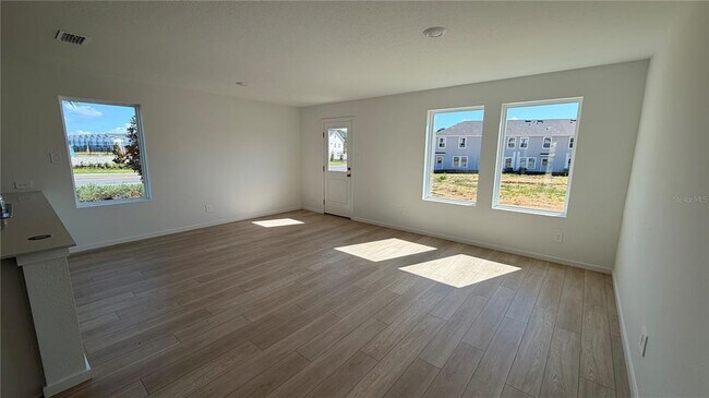 Building Photo - 807 Lynx St