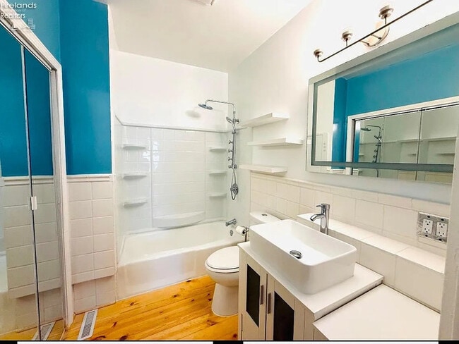 Building Photo - house