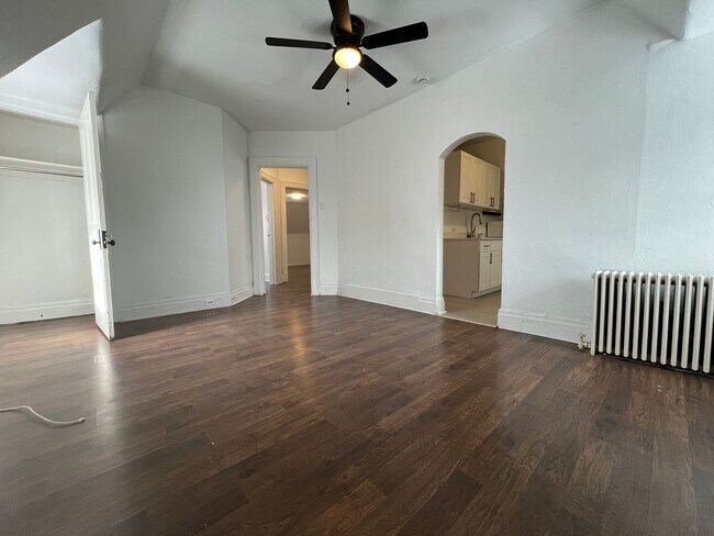 Building Photo - 229 Amber St