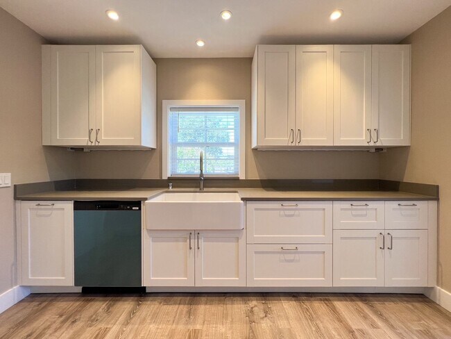 Building Photo - 1567 Silverado Trail
