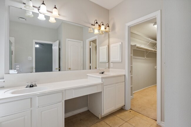 Building Photo - 14111 White Oak Gardens Dr