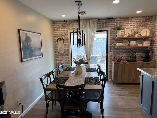 Building Photo - 10962 W Manzanita Dr