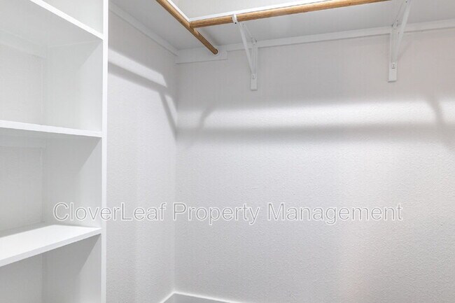 Building Photo - 3362 Northwestern Dr