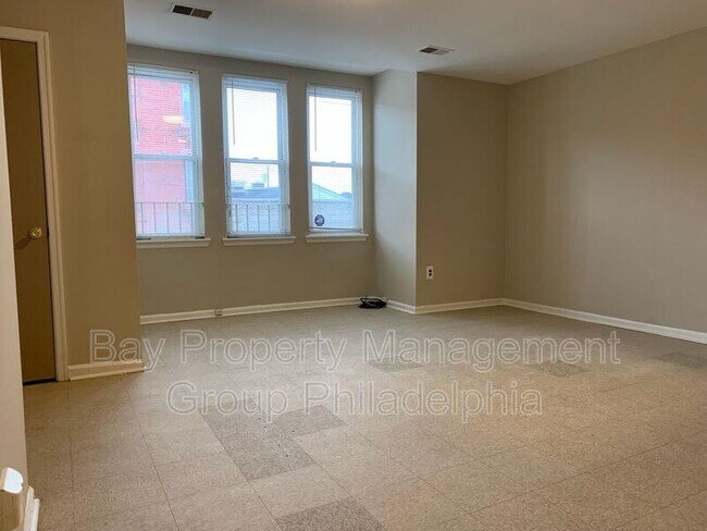 Building Photo - 3035 Frankford Ave