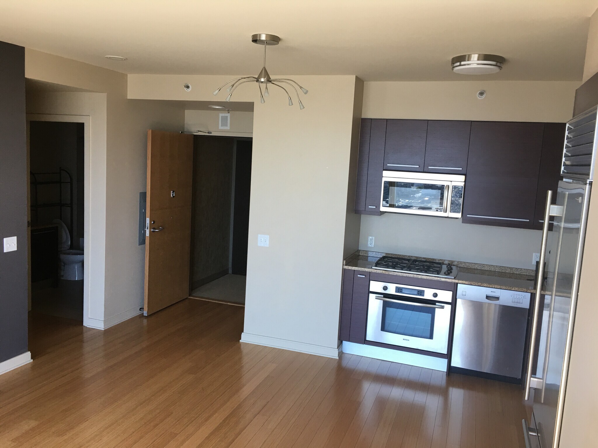 Building Photo - 425 1st