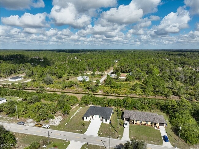 Building Photo - 714 W 12th St