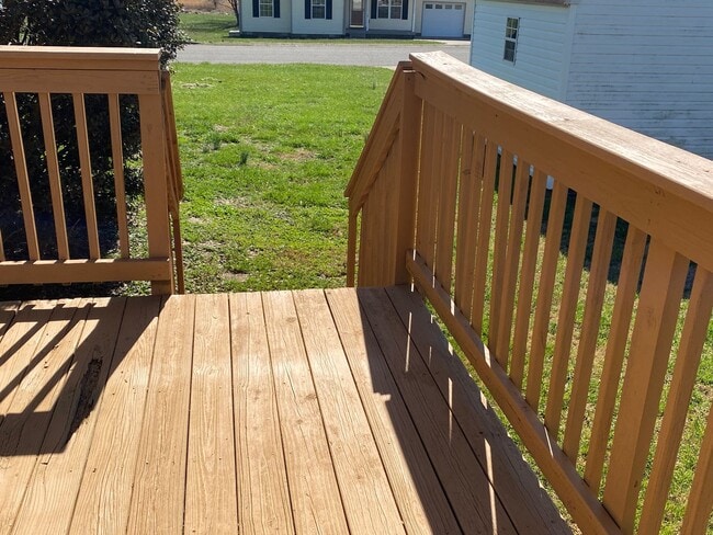 Building Photo - Single Family Home close to Ft Campbell an...