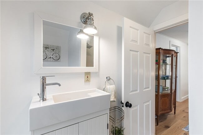 Building Photo - 21 Bedlow Ave