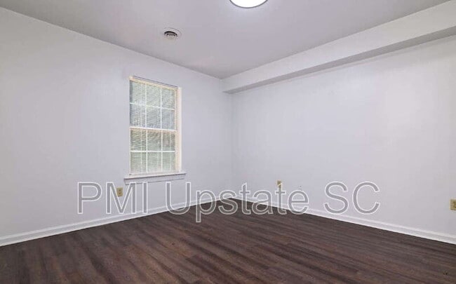Building Photo - 111 Charlestowne Way