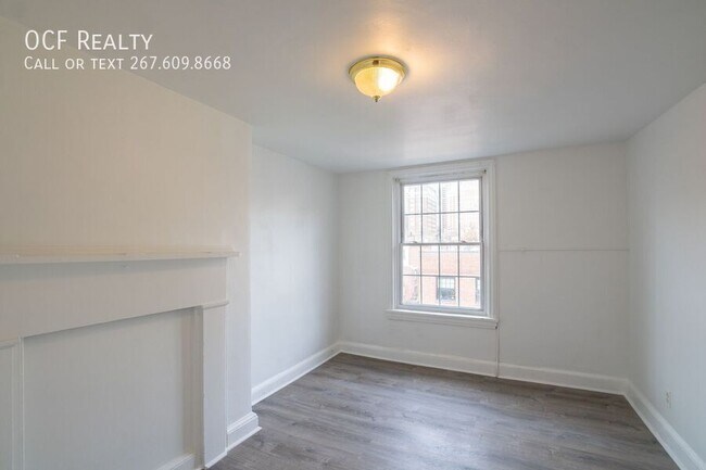 Building Photo - 1726 Pine St