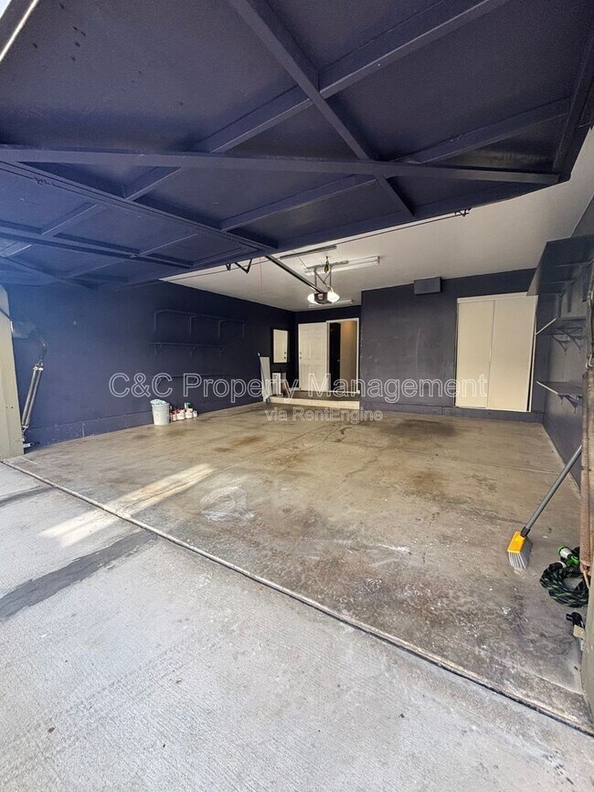 Building Photo - 533 W 23rd St