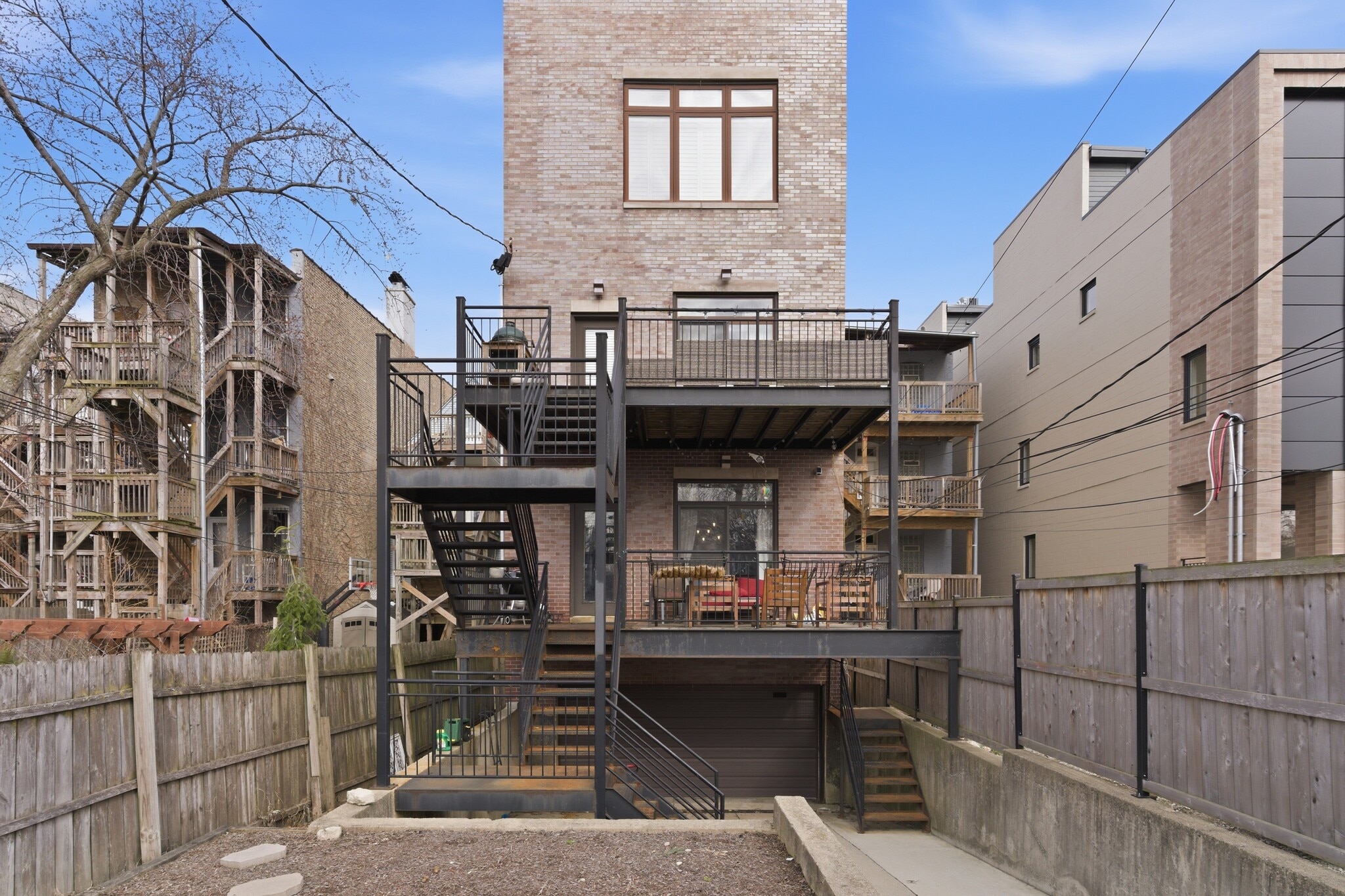 Building Photo - 1916 N Kedzie Ave