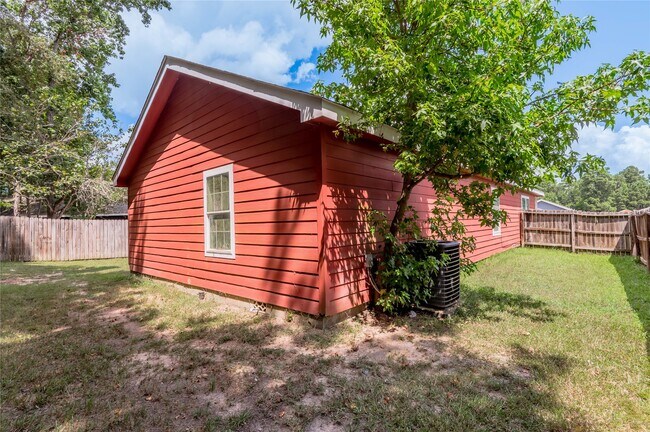 Building Photo - 144 Varsity Drive