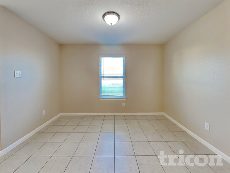 Building Photo - 729 Totem Trail Dr