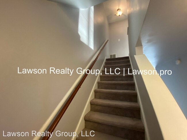 Building Photo - 2 br, 3 bath House - 2429 Avenham Ave SW #7