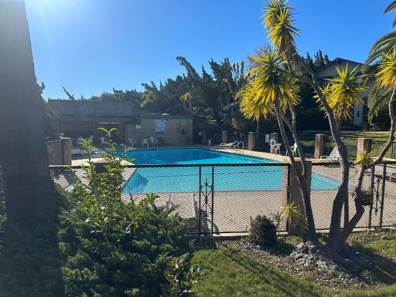 Building Photo - 1750 Prefumo Canyon Rd