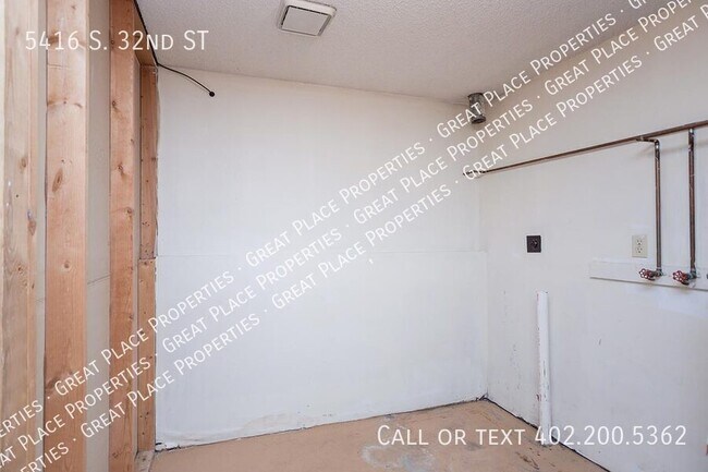 Building Photo - 5416 S 32nd St