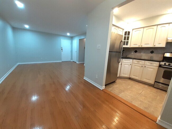 Building Photo - 116 71st St