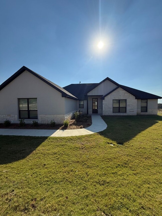 Building Photo - HORSE PROPERTY 4/2/2 + 4 acres in Peaster ...