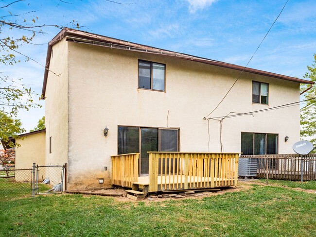 Building Photo - 8235-8237 Goldsmith Dr