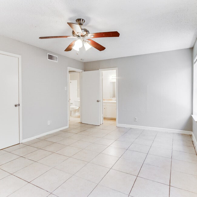 Building Photo - 5352 Wonder Dr