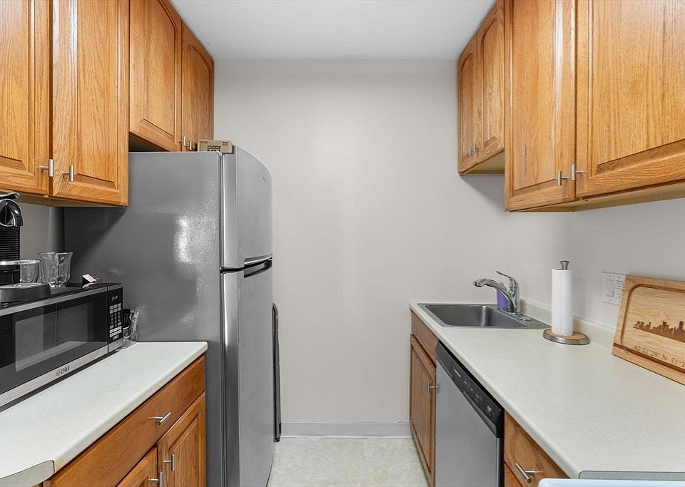 Building Photo - 85 E India Row