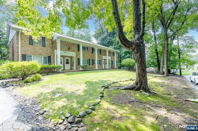 Building Photo - 87 Poplar St