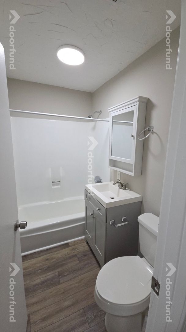 Building Photo - 208 Columbus St