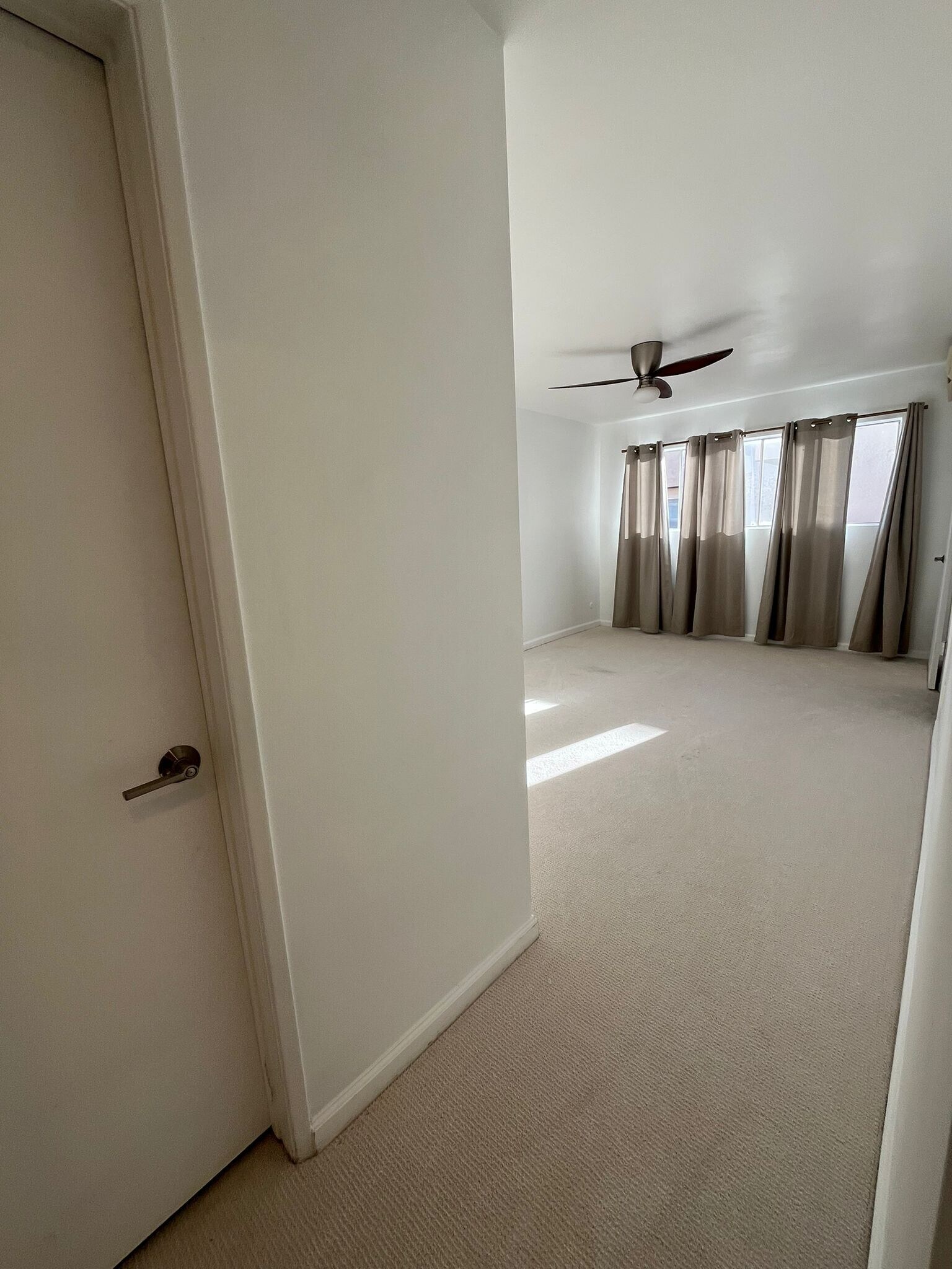 Building Photo - 358 S Gramercy Pl