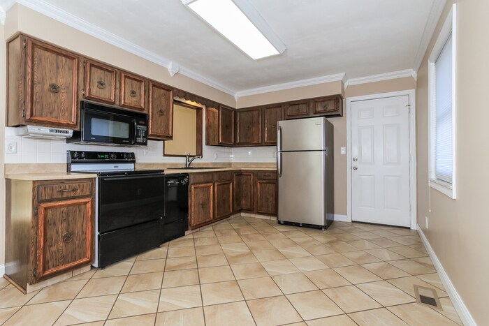 Building Photo - 6370 Sherman Terrace Rd