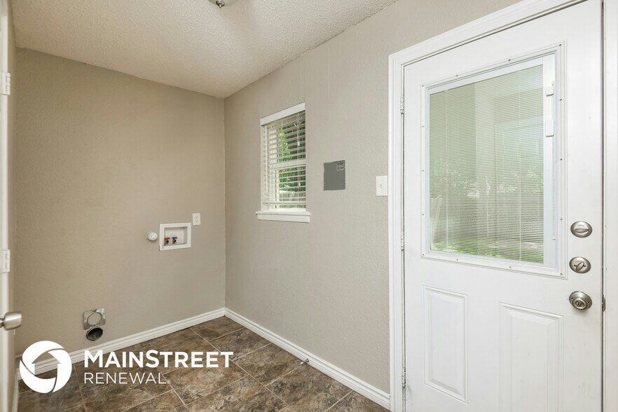 Building Photo - 405 S Judd St