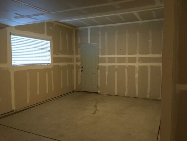 Building Photo - Beautiful 4 Bedroom Two-Story Home in Windsor!