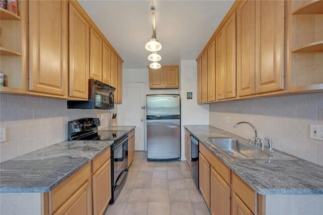 Building Photo - 280 Bronxville Rd