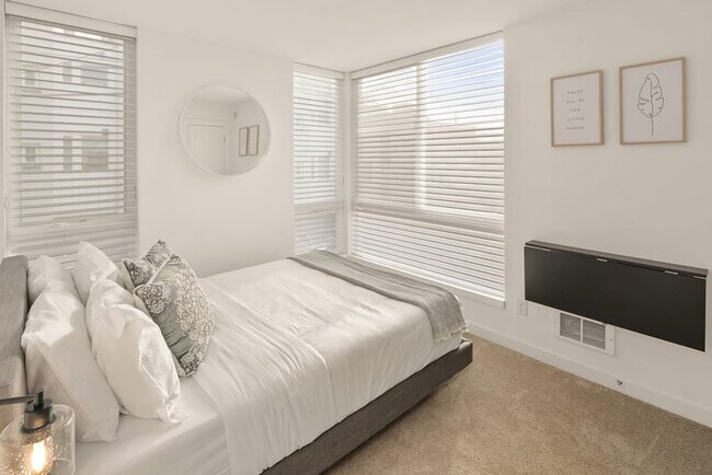 Building Photo - 915 14th Ave