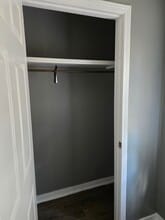 Building Photo - 3033 Woodview Dr