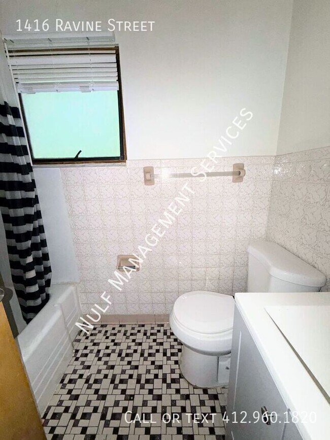 Building Photo - 1416 Ravine St